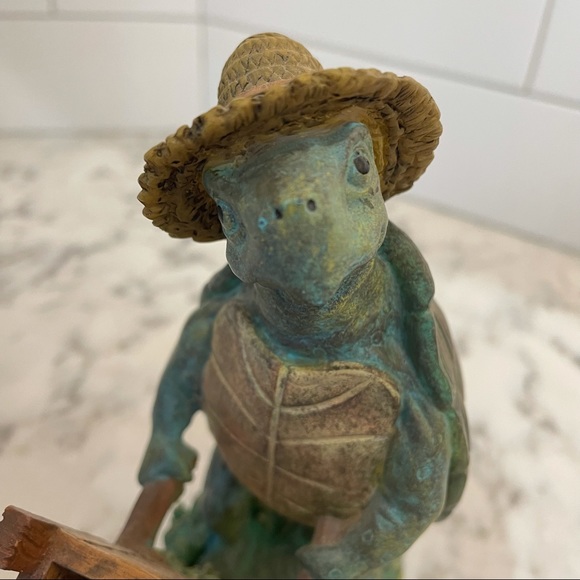 Resin decorative turtle pencil holder - Picture 6 of 8